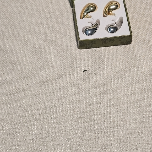 Easy Haute Women's Earrings One Size Silver and Gold - Picture 12 of 13